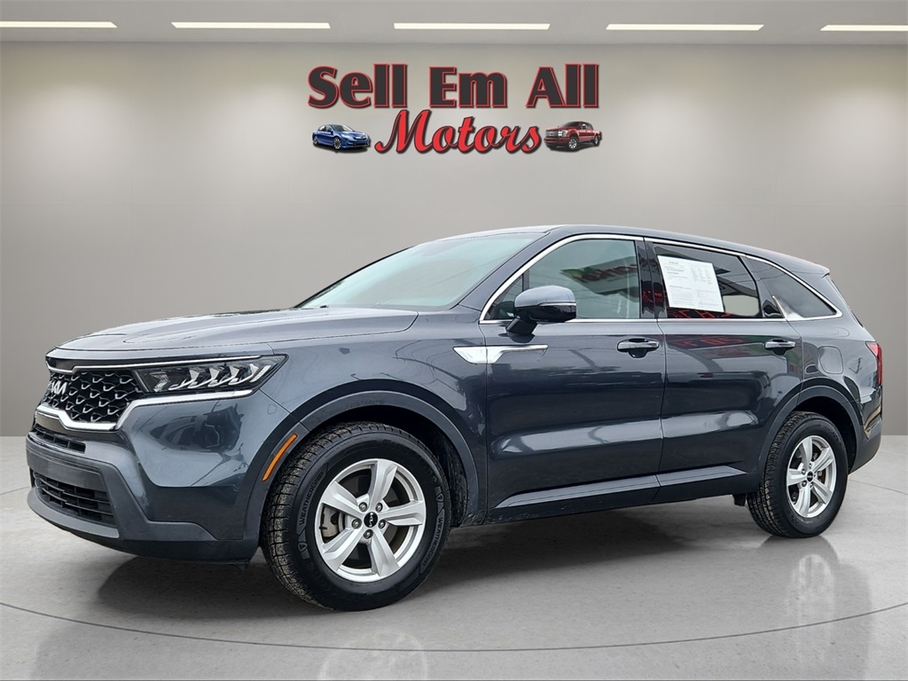 2022 Kia Sorento LX's photo