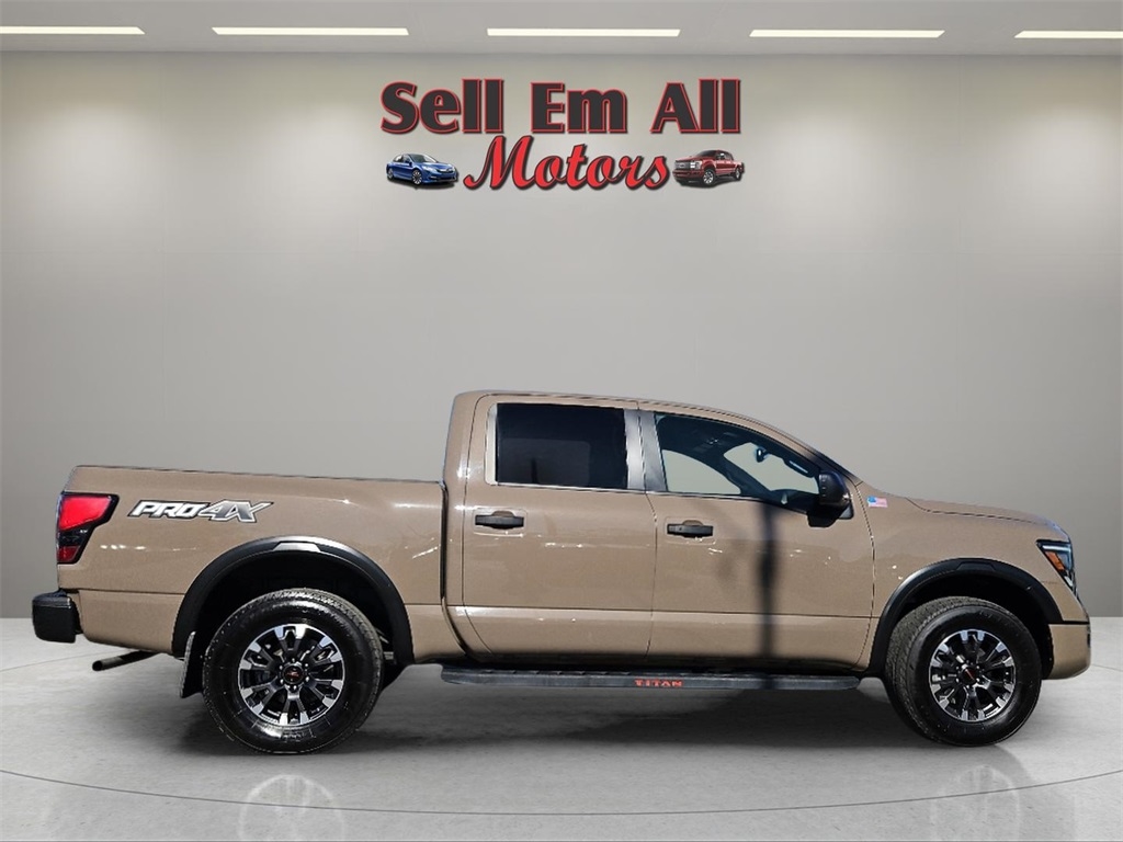 2022 Nissan Titan PRO-4X's photo