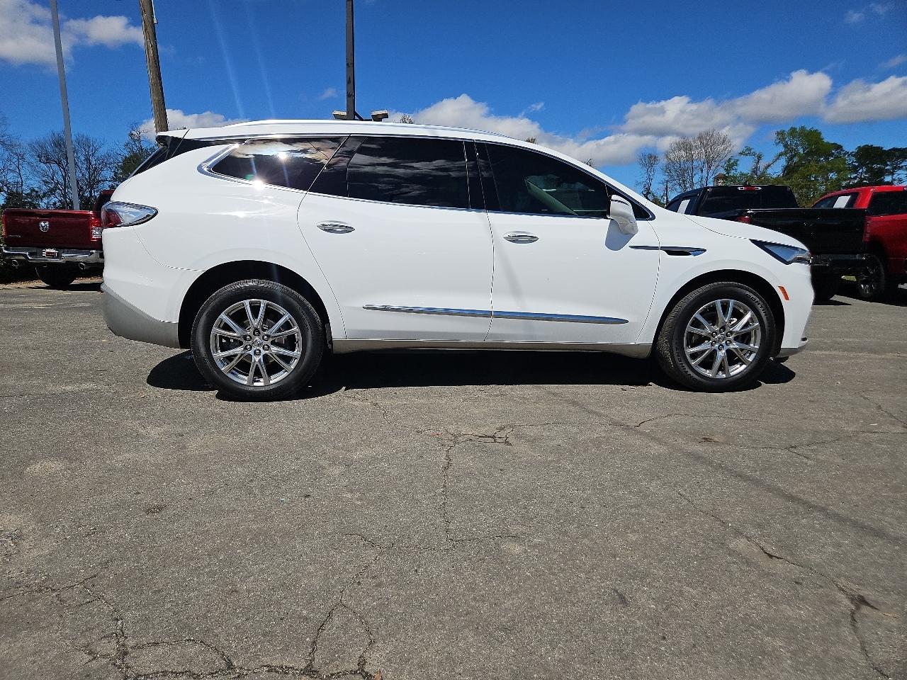 2023 Buick Enclave FWD 4dr Essence