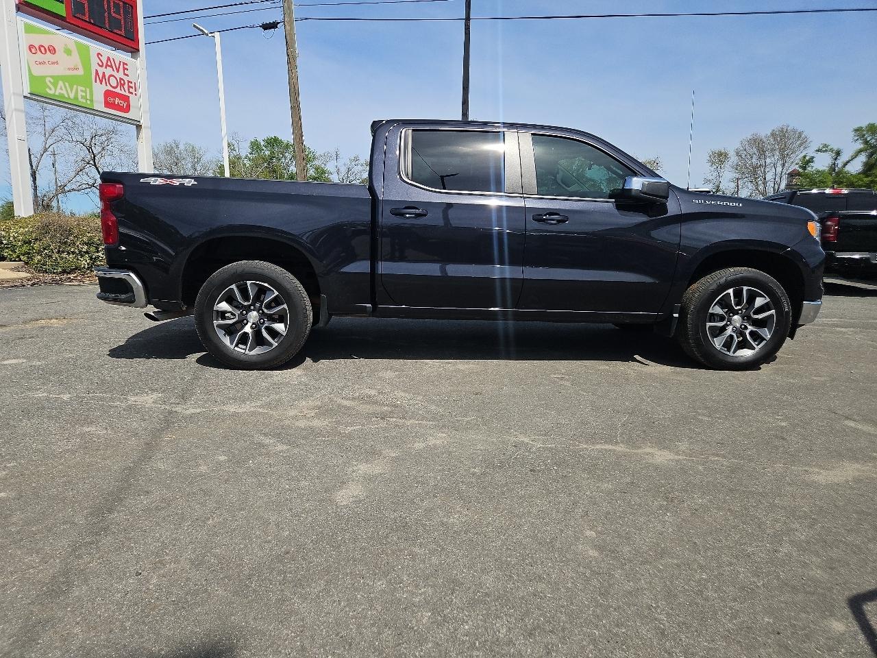 2023 Chevrolet Silverado 1500 4WD Crew Cab 147" LT w/1LT