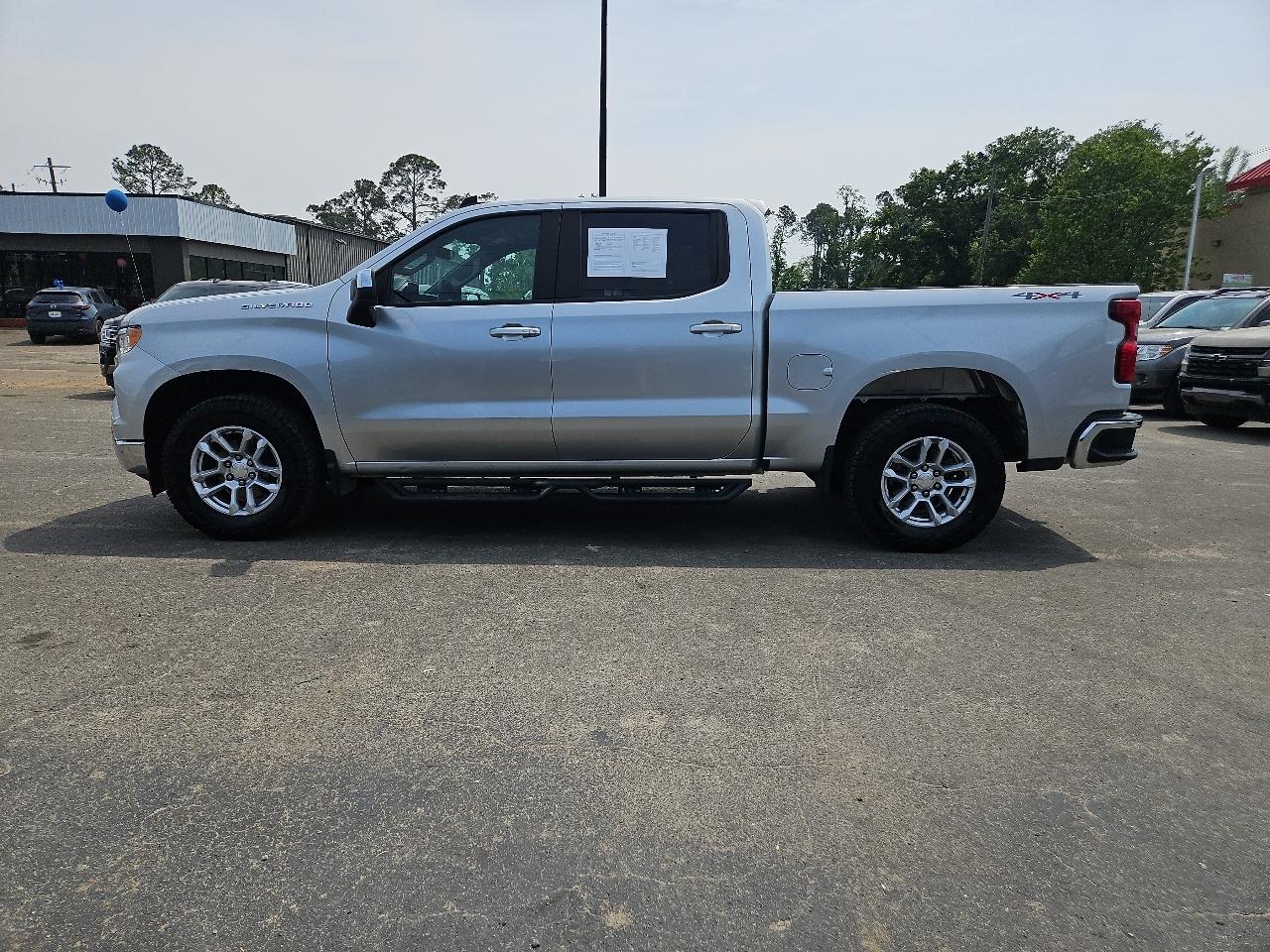 2022 Chevrolet Silverado 1500 4WD Crew Cab 147" LT w/1LT