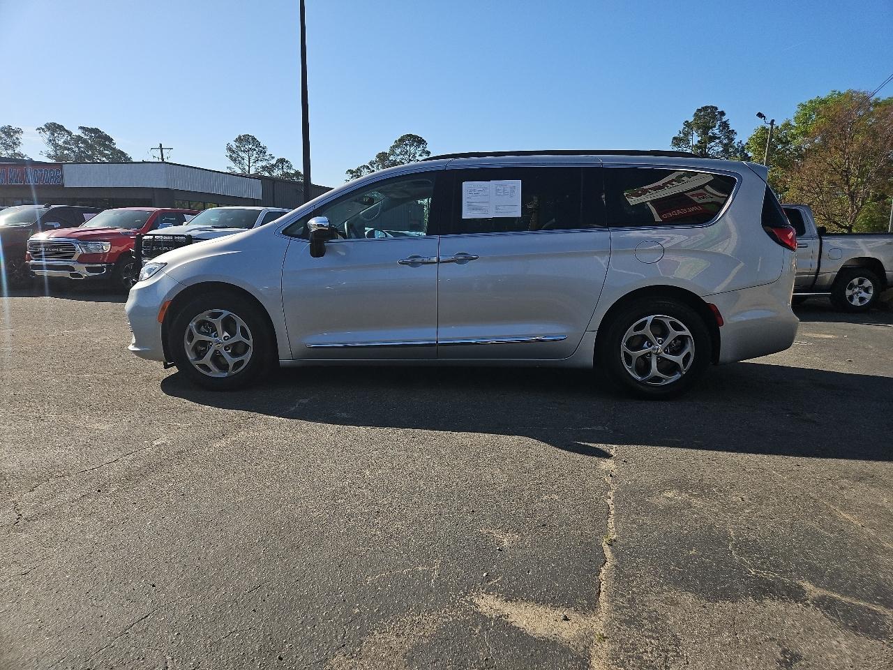 2023 Chrysler Pacifica Limited FWD