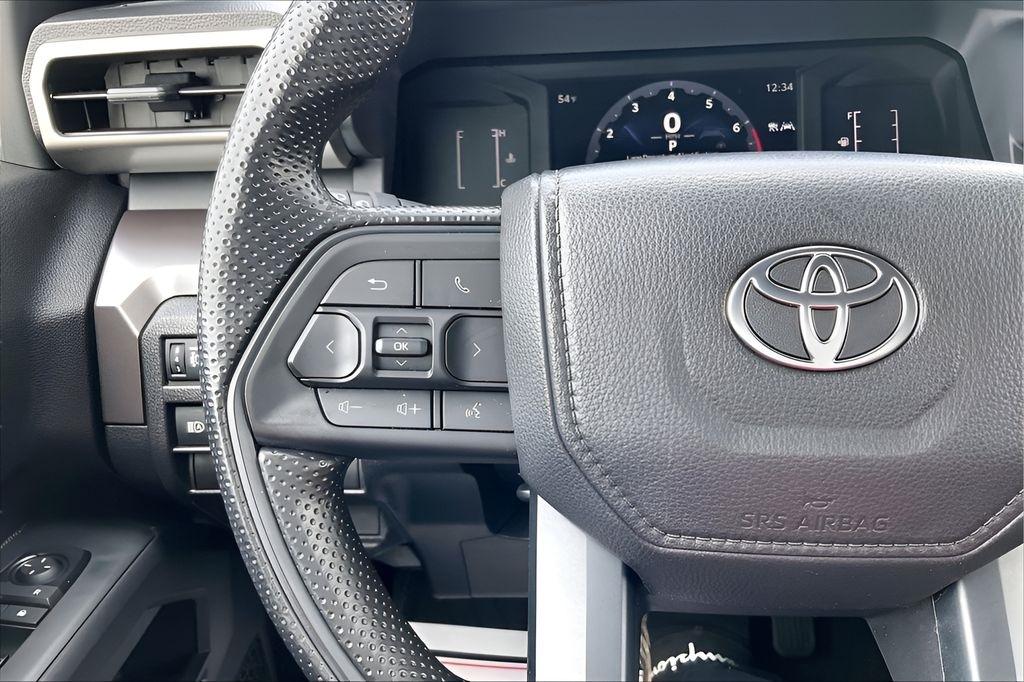 Toyota Tacoma 2WD TRD Sport Double Cab 5' Bed AT (Natl) 2025