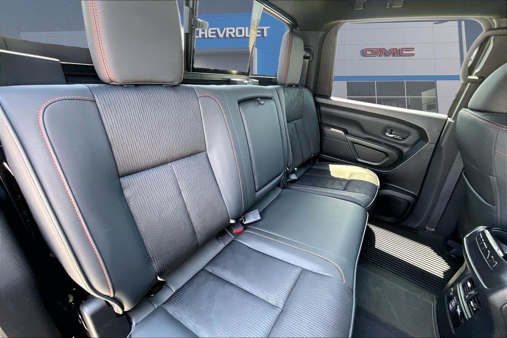 Nissan Titan 4x4 Crew Cab PRO-4X 2022