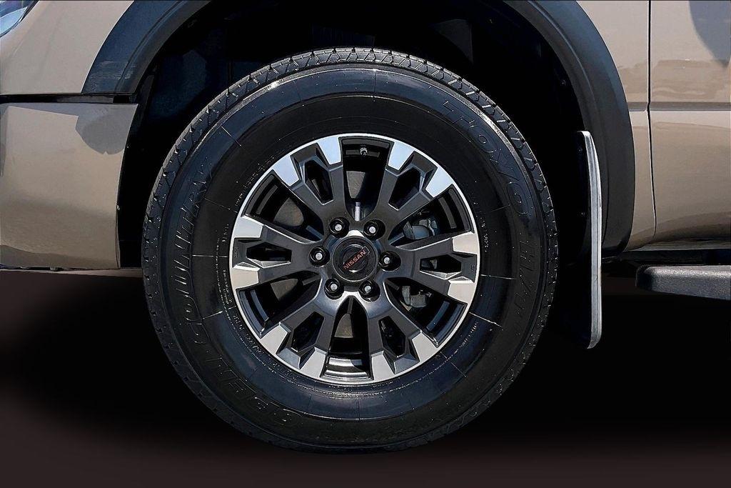 Nissan Titan 4x4 Crew Cab PRO-4X 2022