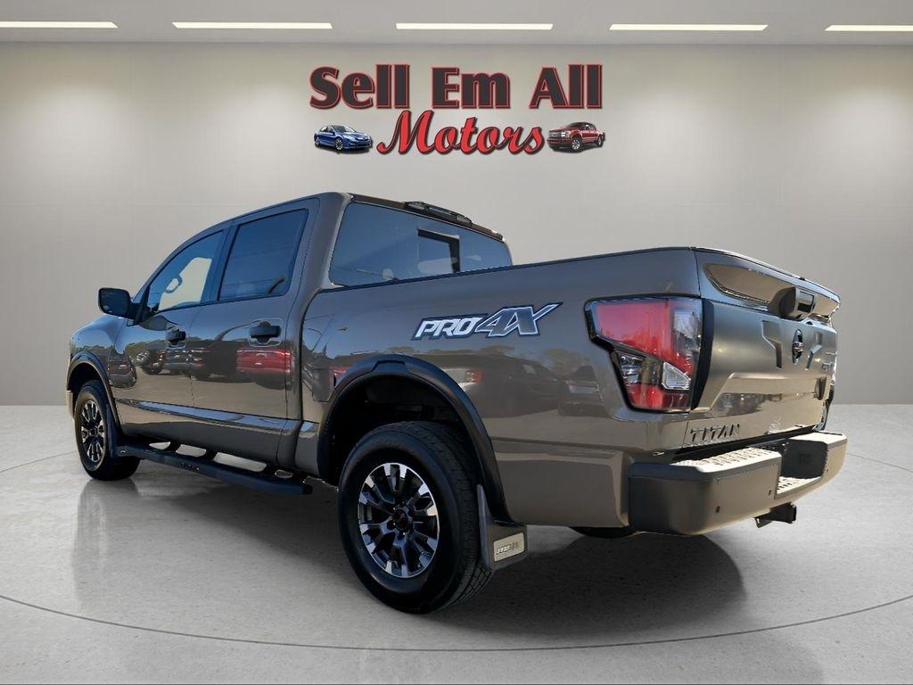 Nissan Titan 4x4 Crew Cab PRO-4X 2022