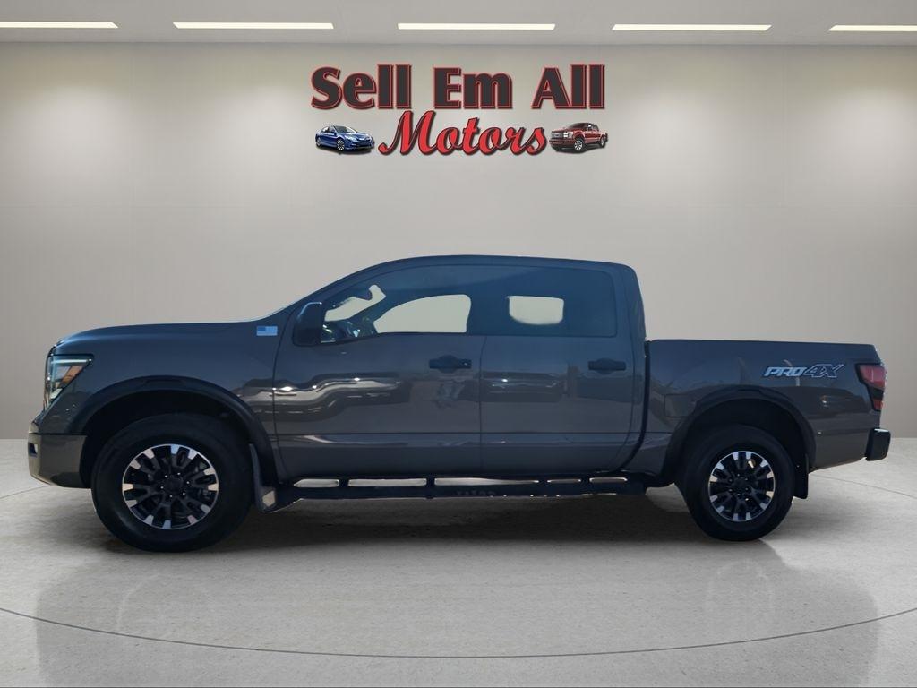 Nissan Titan 4x4 Crew Cab PRO-4X 2022