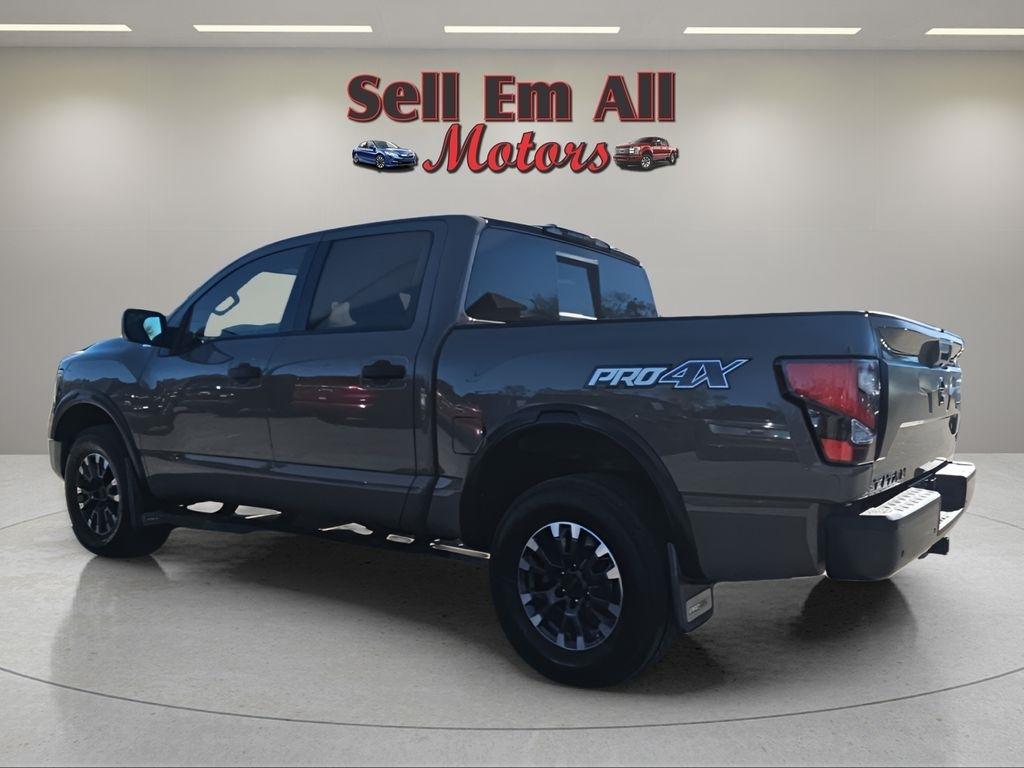 Nissan Titan 4x4 Crew Cab PRO-4X 2022