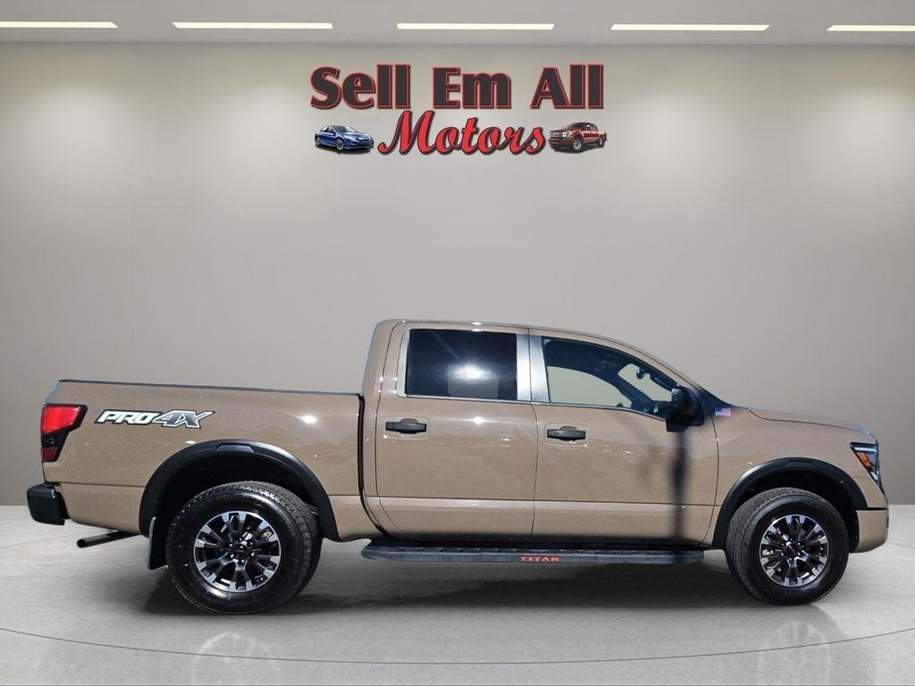 Nissan Titan 4x4 Crew Cab PRO-4X 2022