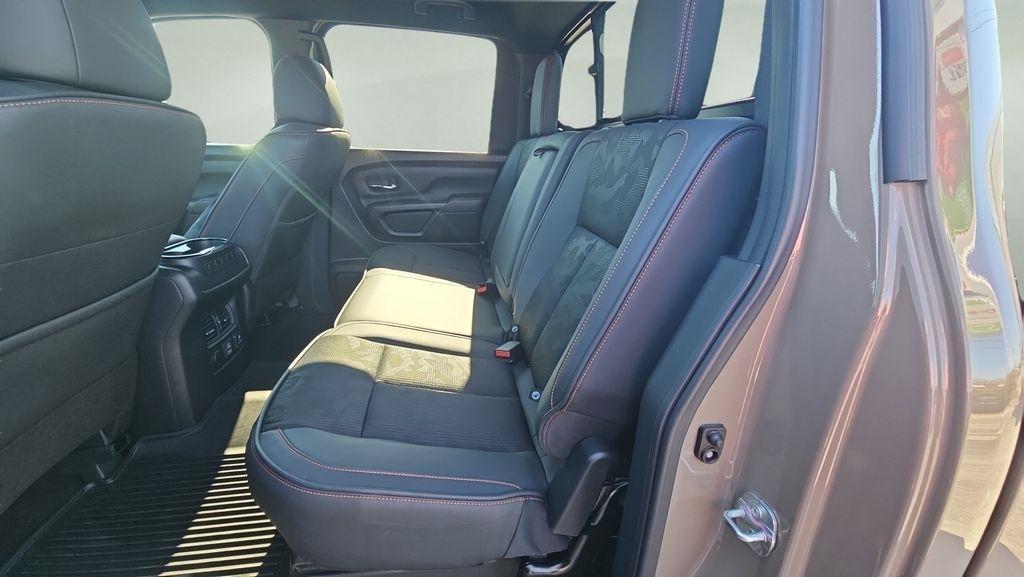 Nissan Titan 4x4 Crew Cab PRO-4X 2022