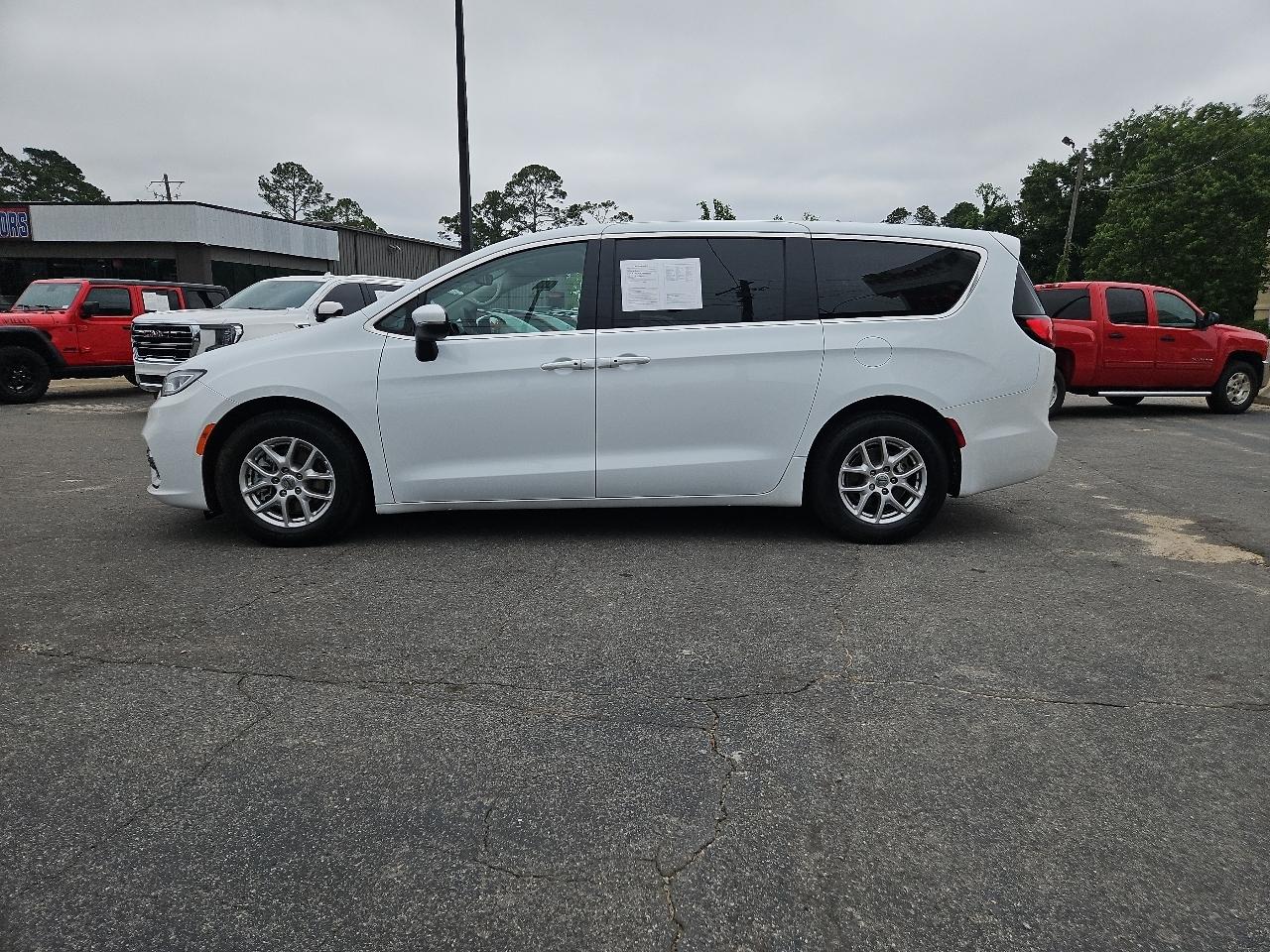 2023 Chrysler Pacifica Touring L FWD