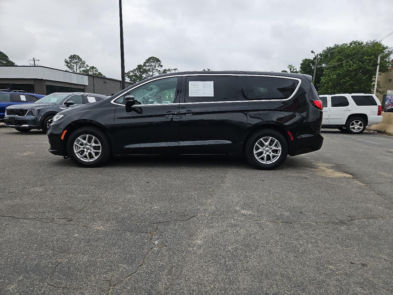 2023 Chrysler Pacifica Touring L FWD