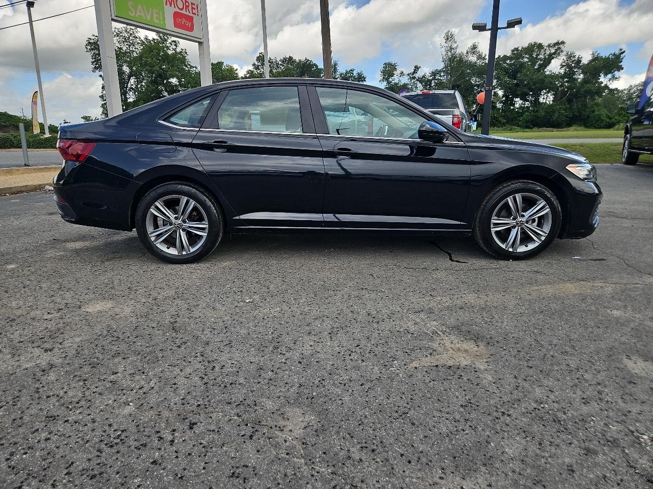 Volkswagen Jetta SE Auto 2024