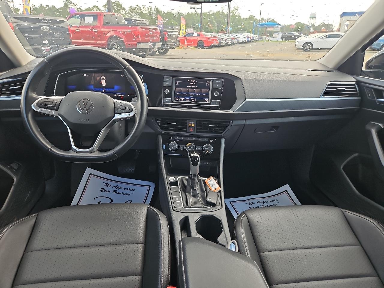 Volkswagen Jetta SE Auto 2024