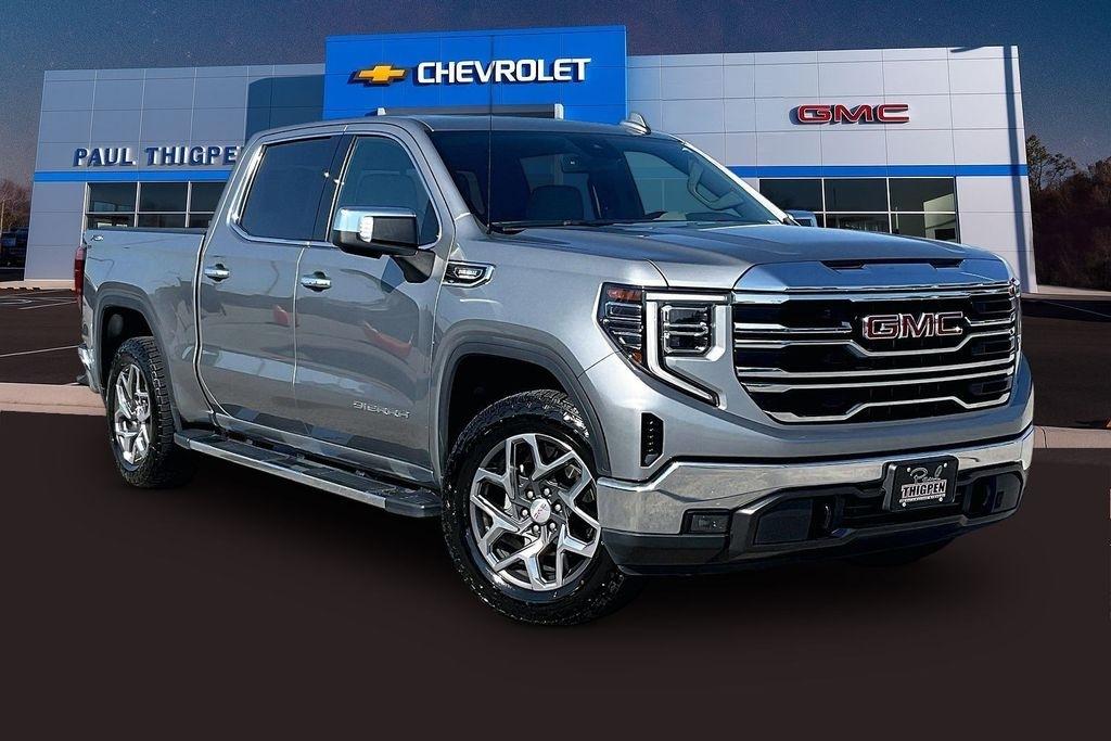 GMC Sierra 1500 4WD Crew Cab 147" SLT 2023