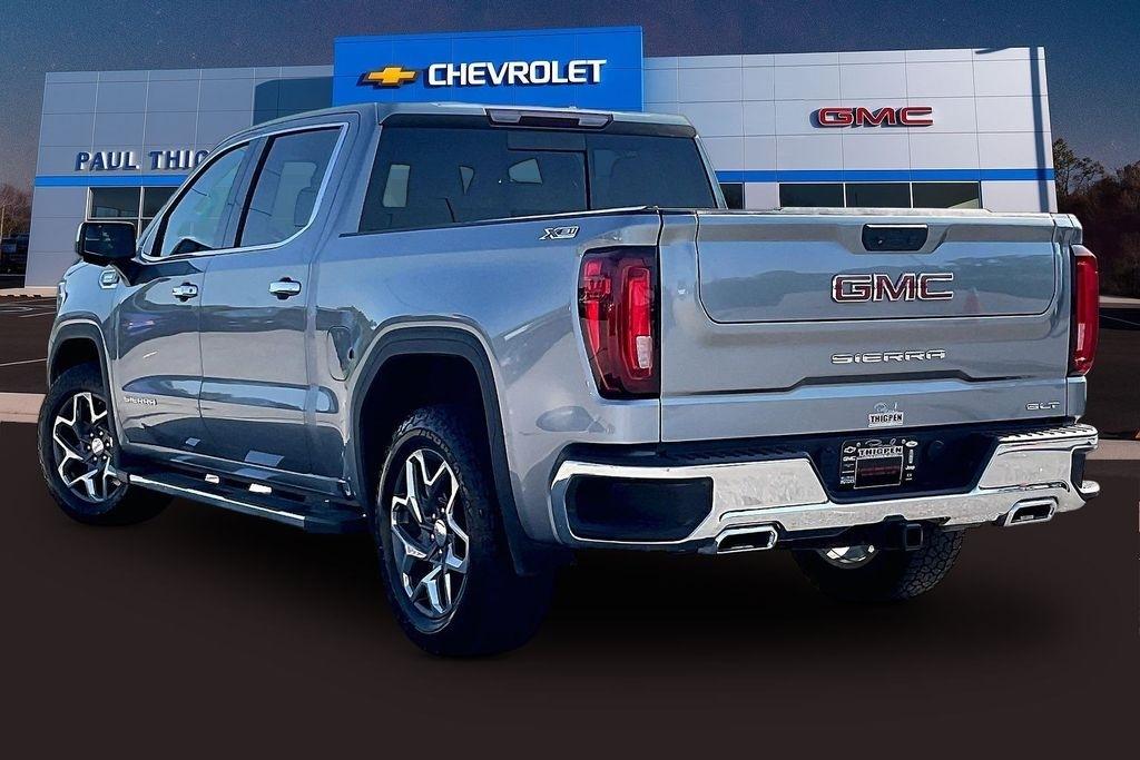 GMC Sierra 1500 4WD Crew Cab 147" SLT 2023