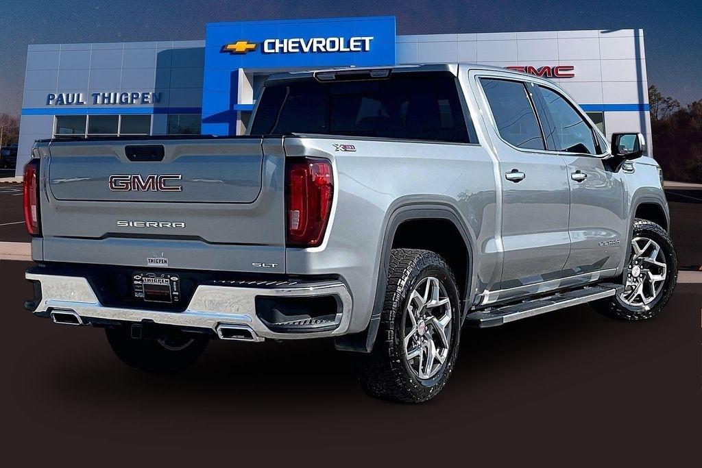 GMC Sierra 1500 4WD Crew Cab 147" SLT 2023