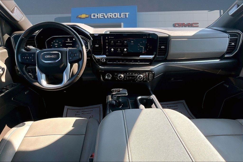 GMC Sierra 1500 4WD Crew Cab 147" SLT 2023