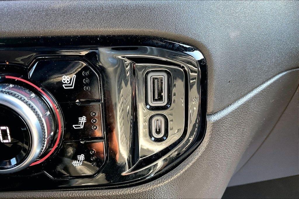 GMC Sierra 1500 4WD Crew Cab 147" SLT 2023