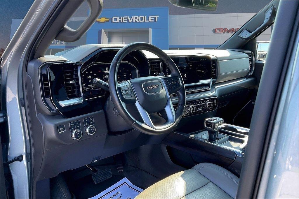 GMC Sierra 1500 4WD Crew Cab 147" SLT 2023