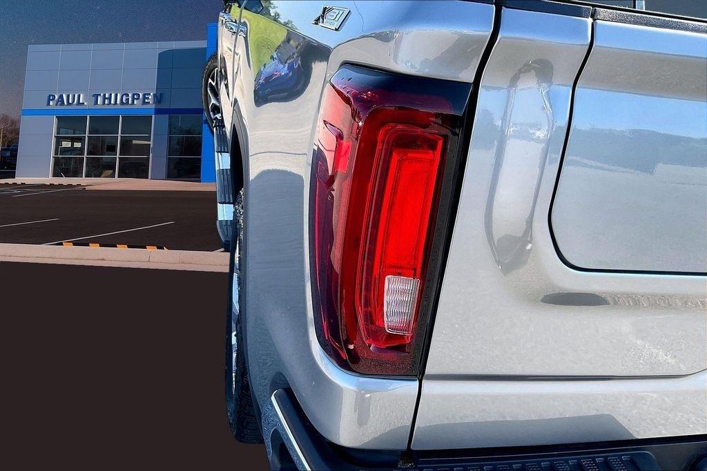 GMC Sierra 1500 4WD Crew Cab 147" SLT 2023
