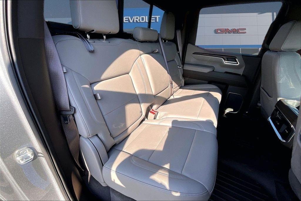 GMC Sierra 1500 4WD Crew Cab 147" SLT 2023