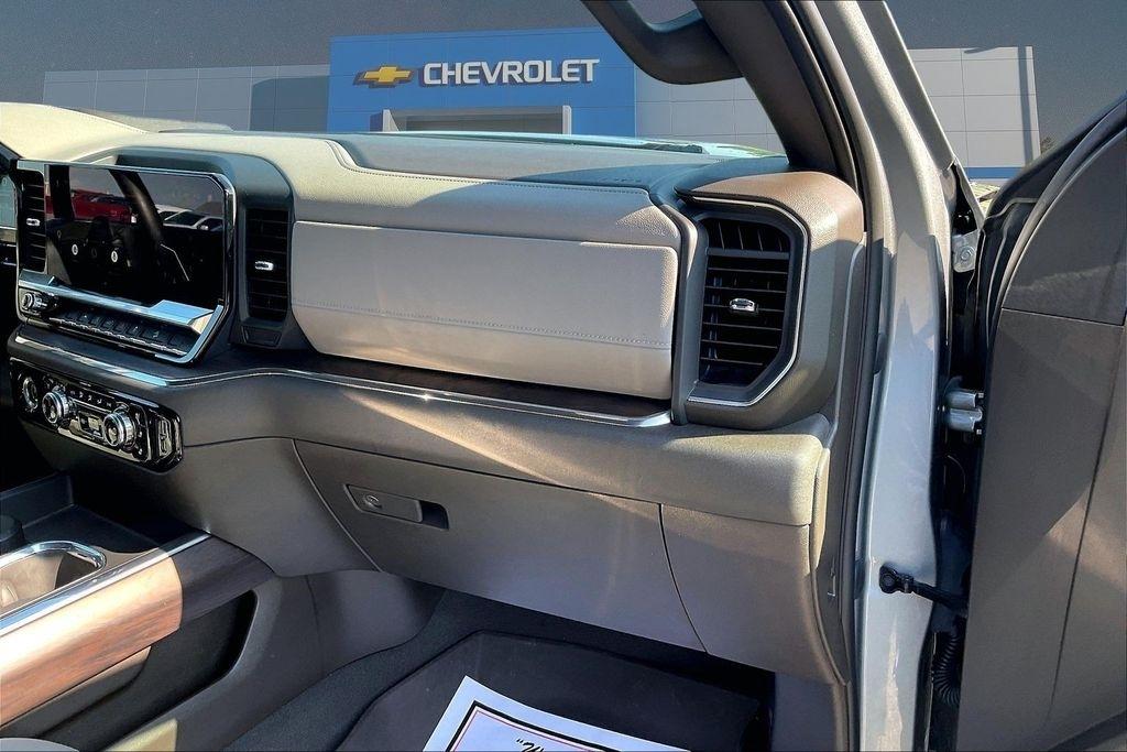 GMC Sierra 1500 4WD Crew Cab 147" SLT 2023