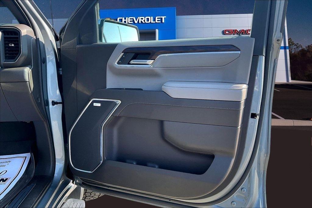 GMC Sierra 1500 4WD Crew Cab 147" SLT 2023