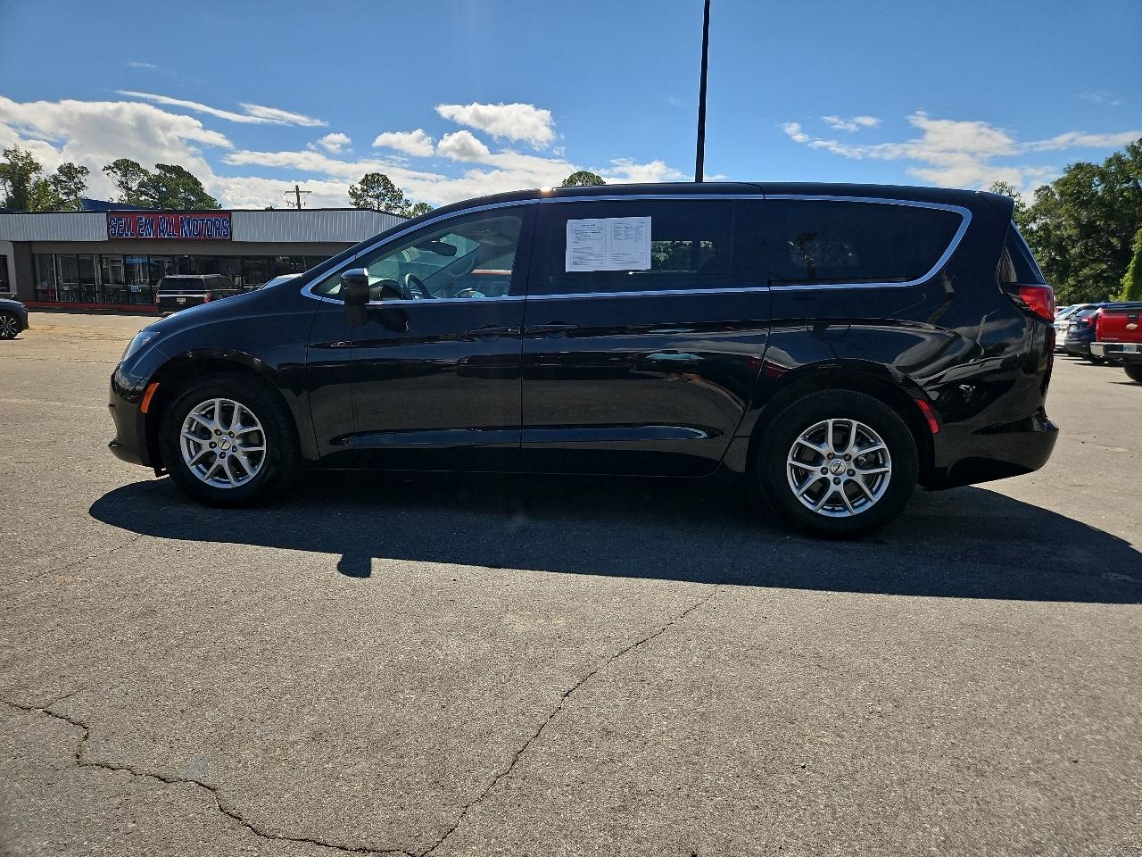 2024 Chrysler Voyager LX FWD