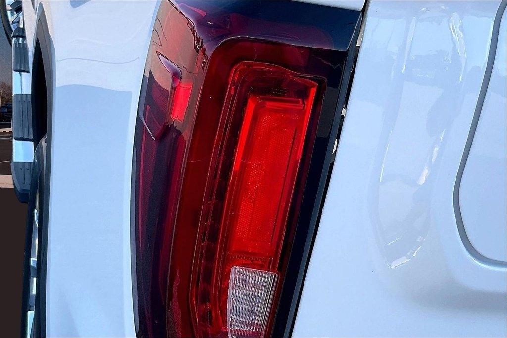 GMC Sierra 1500 4WD Crew Cab 147" SLT 2021