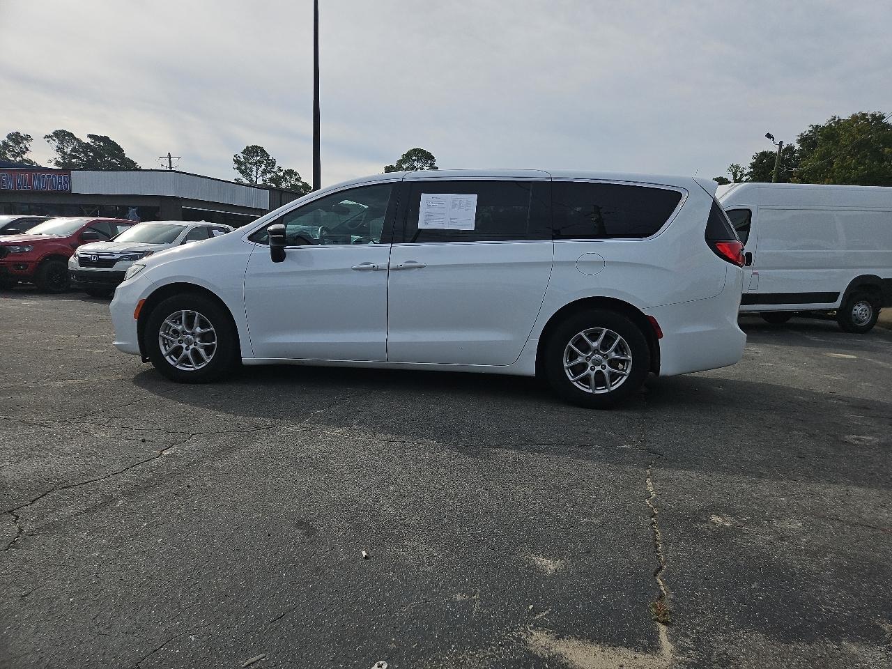 2025 Chrysler Pacifica Select FWD