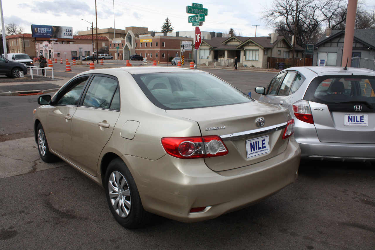 Toyota Corolla LE 4-Speed AT 2013