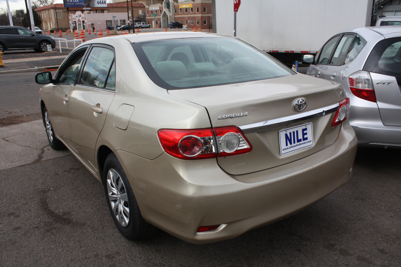 Toyota Corolla LE 4-Speed AT 2013