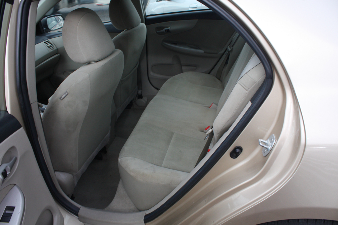 Toyota Corolla LE 4-Speed AT 2013