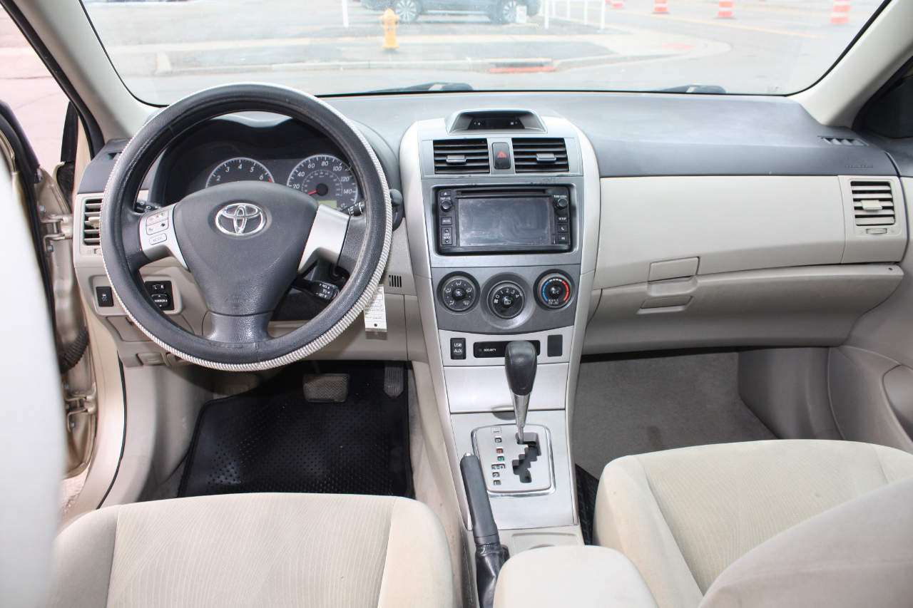 Toyota Corolla LE 4-Speed AT 2013
