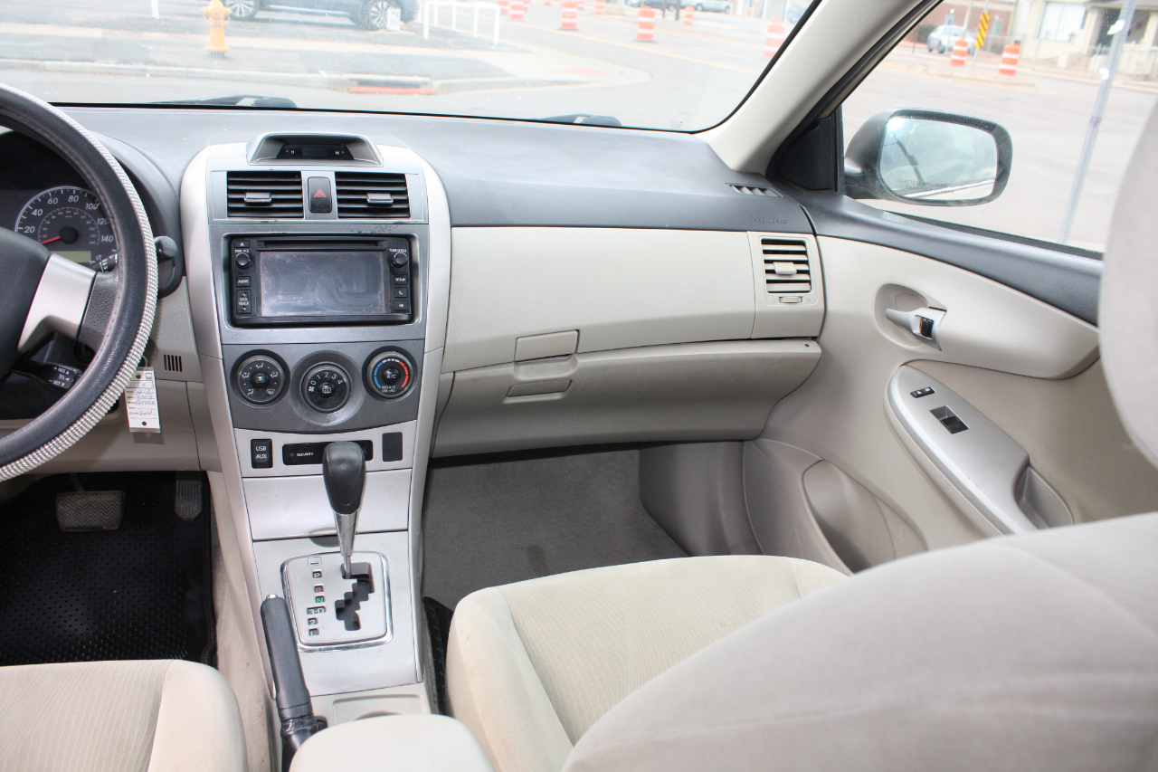 Toyota Corolla LE 4-Speed AT 2013