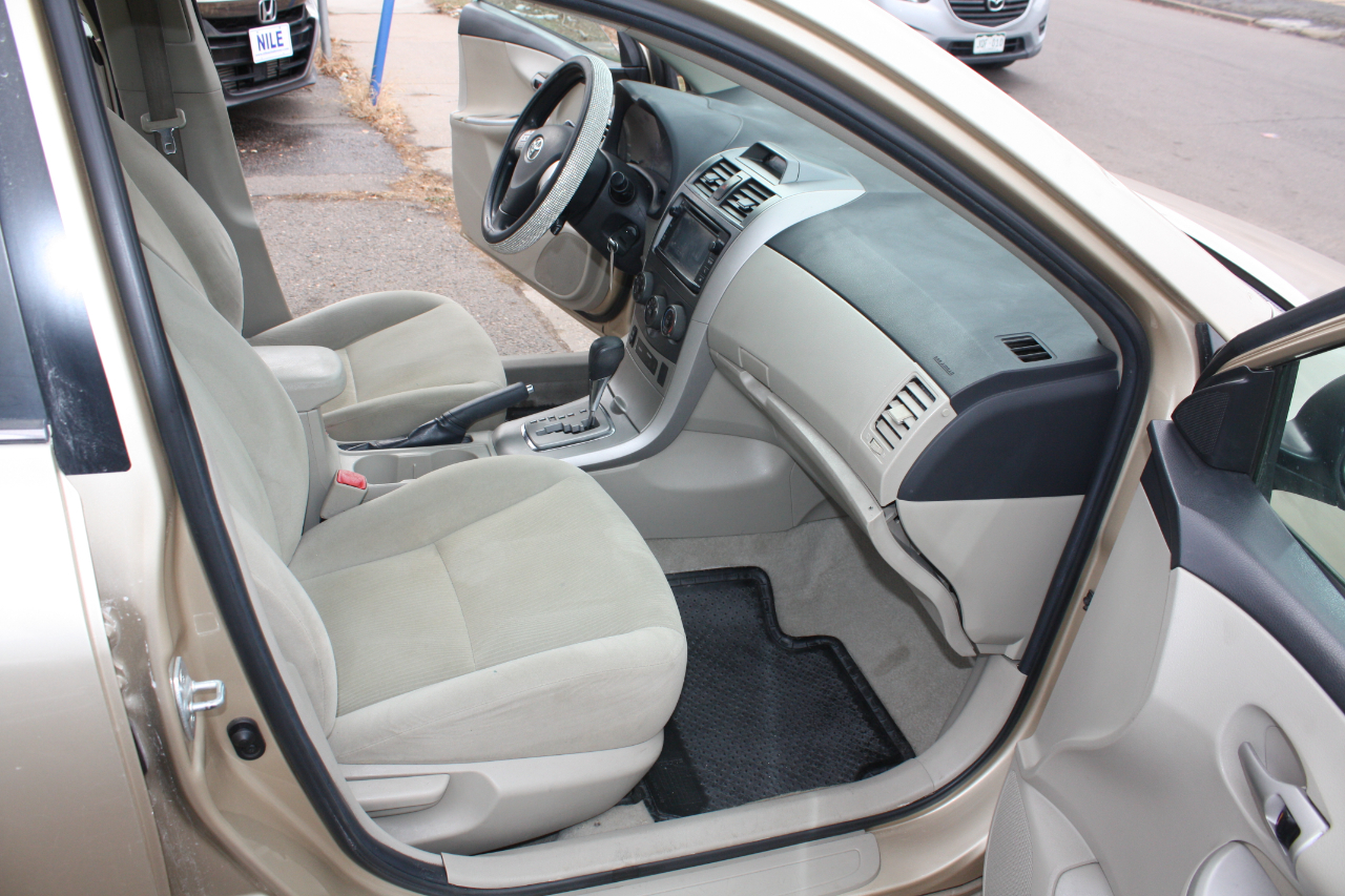 Toyota Corolla LE 4-Speed AT 2013