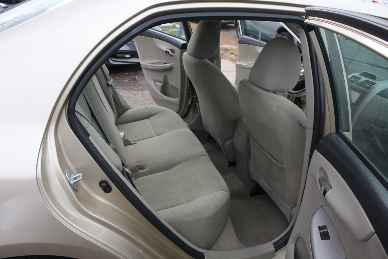 Toyota Corolla LE 4-Speed AT 2013