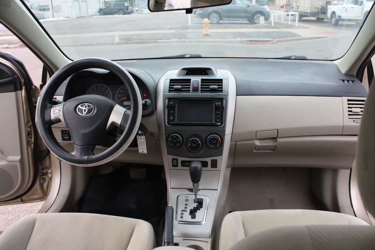 Toyota Corolla LE 4-Speed AT 2013