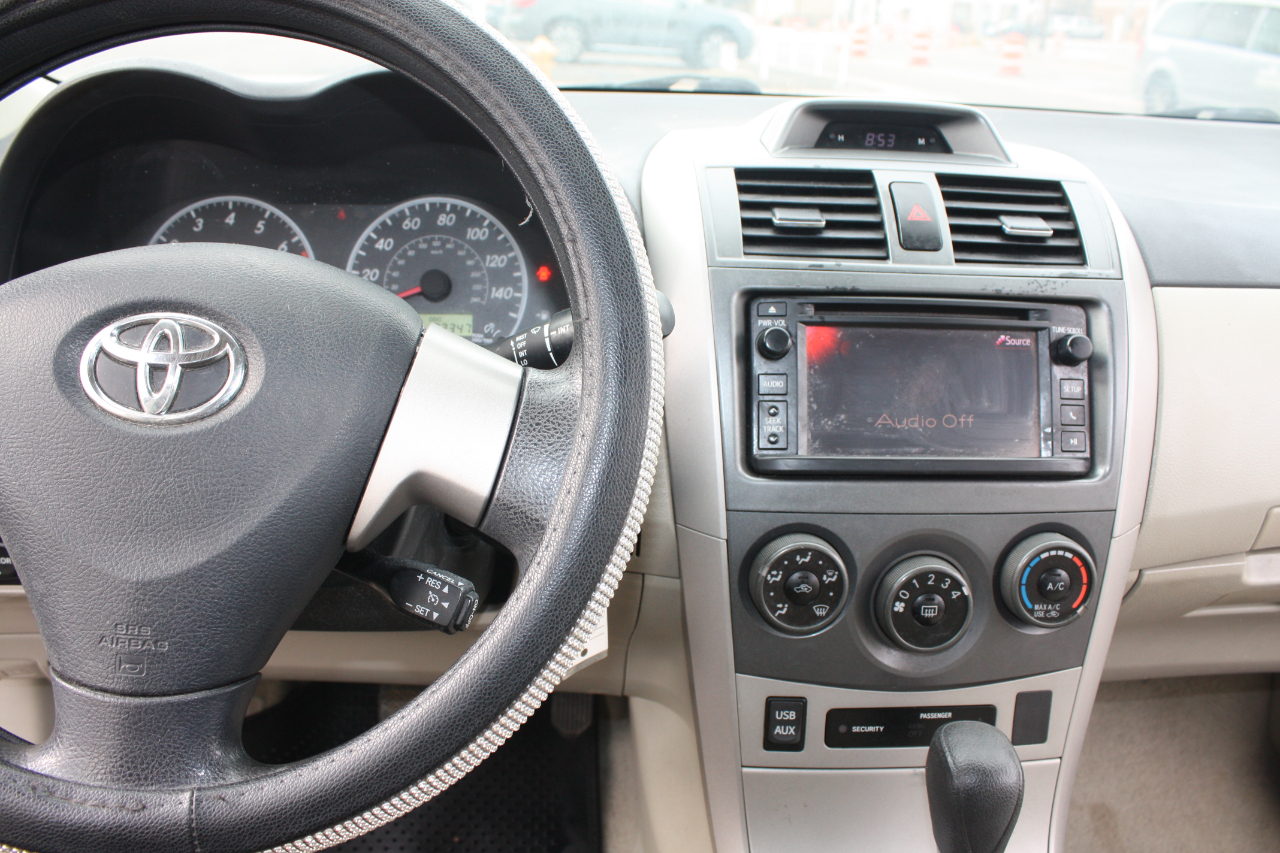 Toyota Corolla LE 4-Speed AT 2013