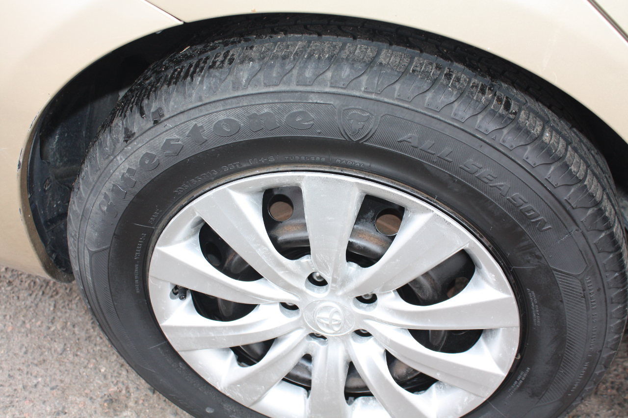 Toyota Corolla LE 4-Speed AT 2013