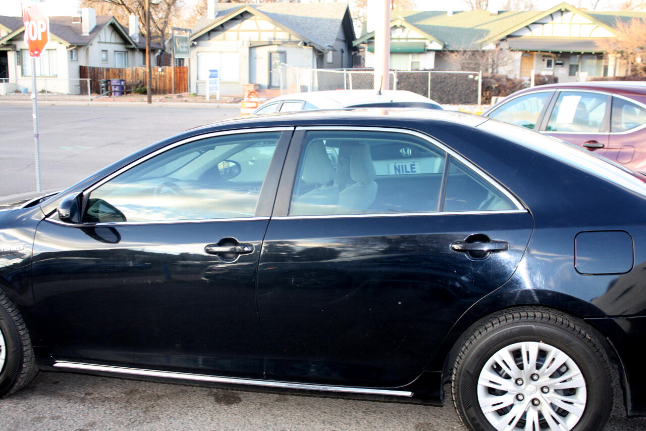 Toyota Camry Hybrid XLE 2013
