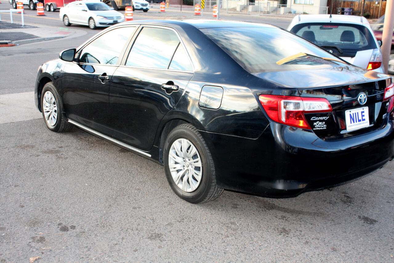 Toyota Camry Hybrid XLE 2013