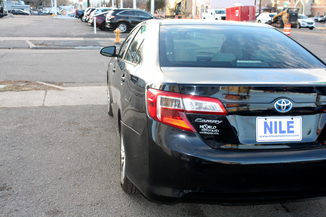 Toyota Camry Hybrid XLE 2013