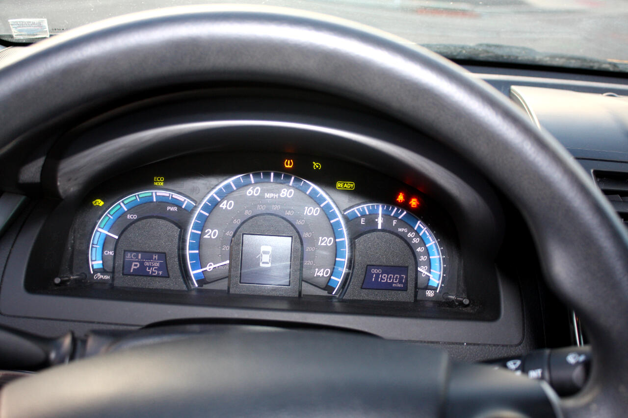 Toyota Camry Hybrid XLE 2013