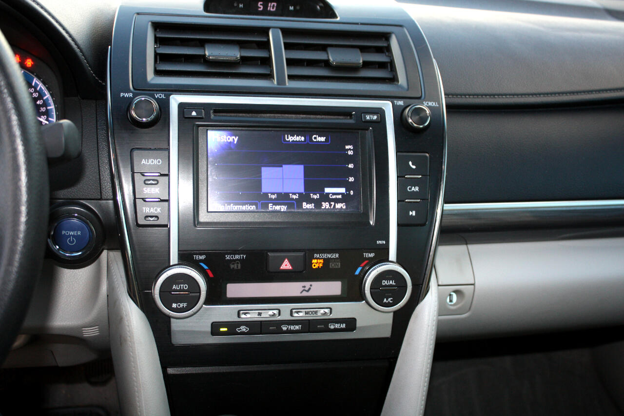 Toyota Camry Hybrid XLE 2013