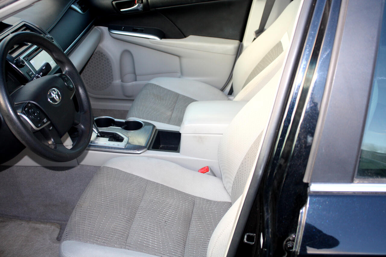 Toyota Camry Hybrid XLE 2013