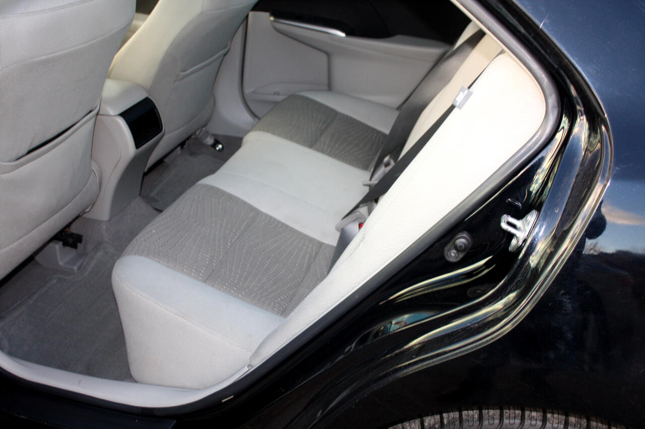 Toyota Camry Hybrid XLE 2013