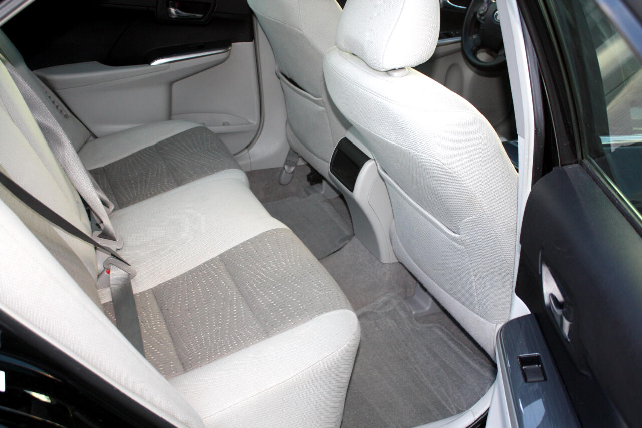 Toyota Camry Hybrid XLE 2013