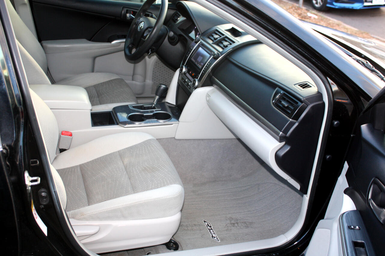 Toyota Camry Hybrid XLE 2013